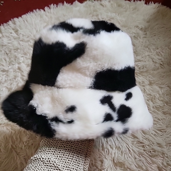 Fluffy Faux Fur Cow Print Bucket Hat All Seasons 90s Y2K Streetwear Vibes - Picture 4 of 16